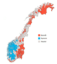 Norština: červená – bokmål, modrá – nynorsk, šedá – neutrální